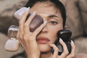 Kylie Jenner Hadirkan Mood Stones, Trio Parfum yang Mengikuti Emosi Penggunanya
